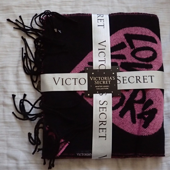 ❌SOLD❌ Victoria’s Secret Black Scarf - NWT - Picture 3 of 5
